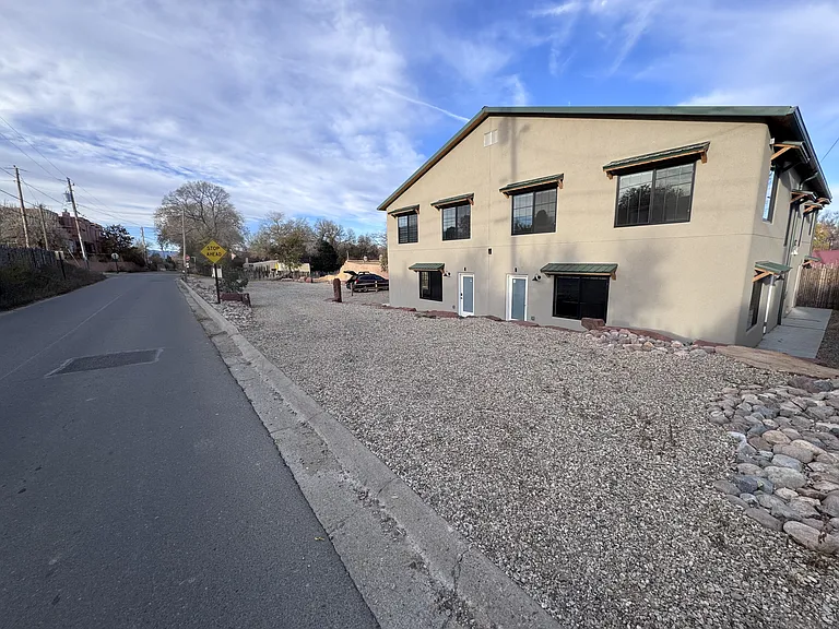 232 Valverde St — Photo 11