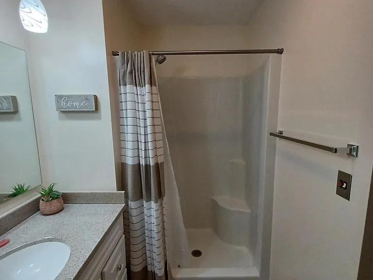 582 Moull St — Photo 12