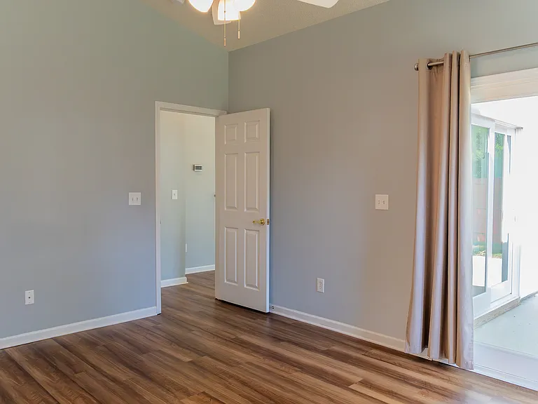 2117 Heathwood Dr — Photo 13