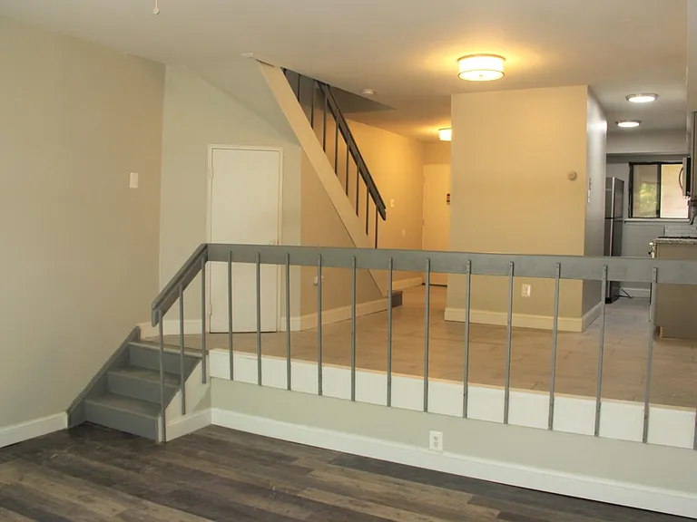 218 Centre Ave — Photo 16