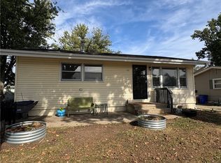 20 Ridge Dr, Decatur, IL 62521