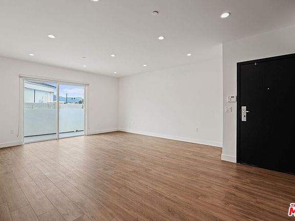 3rd image of 8457 Blackburn Ave #403
