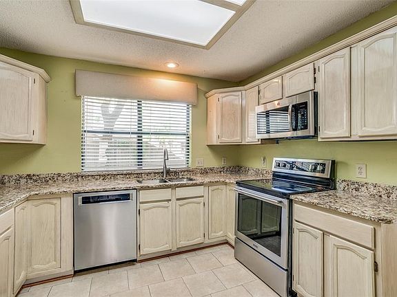 5th image of 2115 Belmont Park Dr