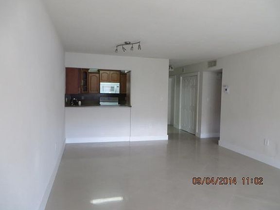 4th image of 6990 Miami Gardens Dr APT 4-111