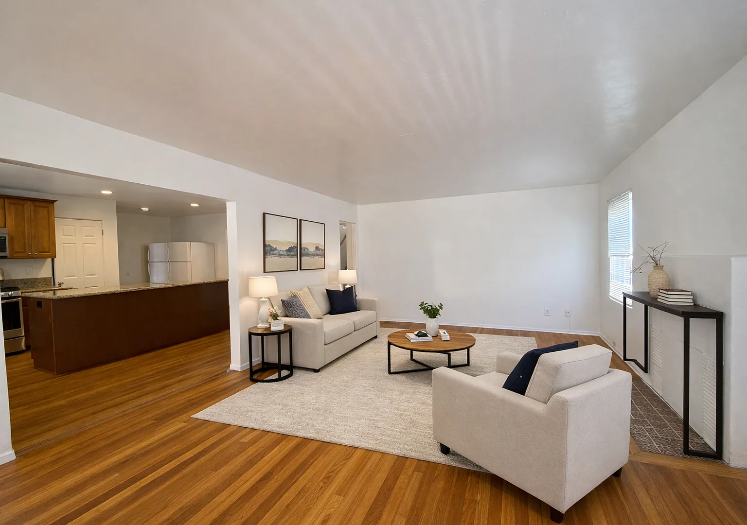 Large House, Close to Campus!! — Photo 4