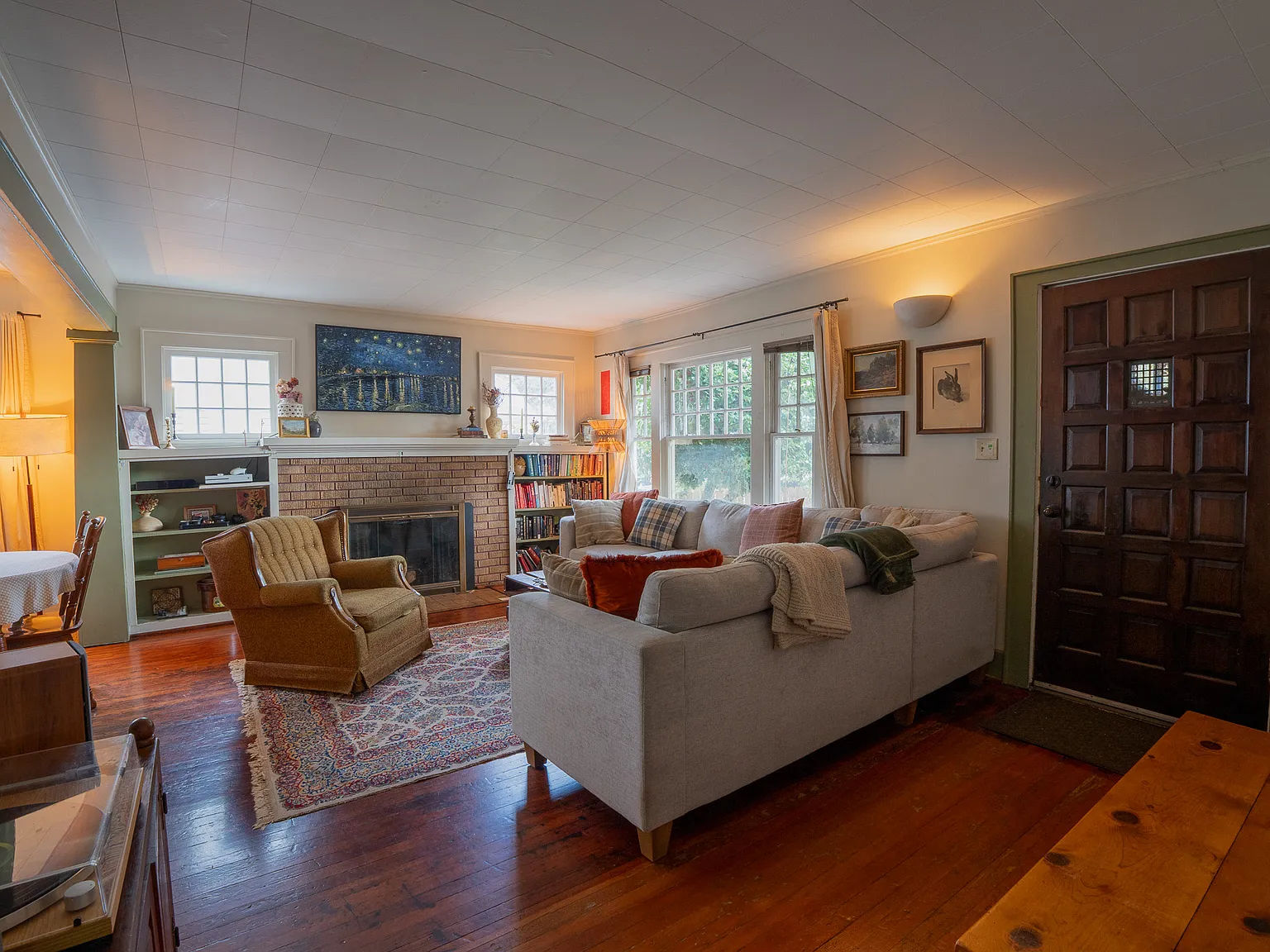 3 bed, 1.5 bath, 1800 sqft, $1,800 — Photo 3