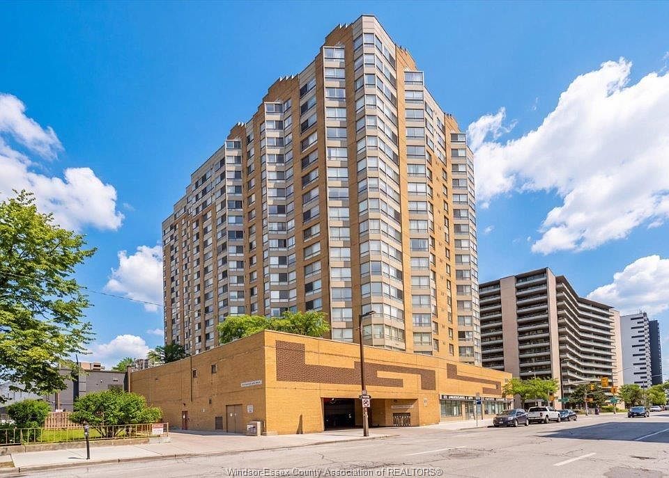 1st image of 75 Riverside Dr W #906