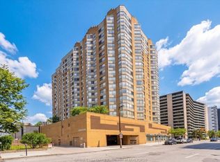 75 Riverside Dr W #906, Windsor, ON N9A 7C4