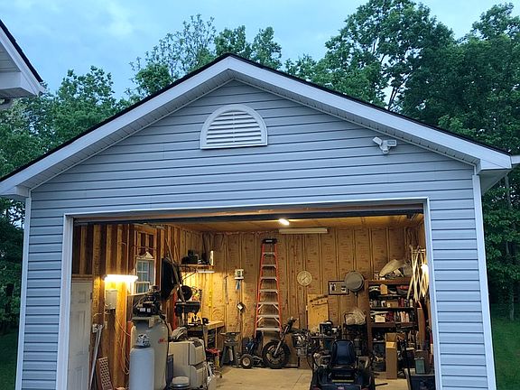 Detached garage