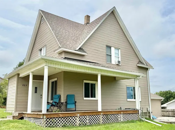 223 W Grand St, Hinton, IA 51024