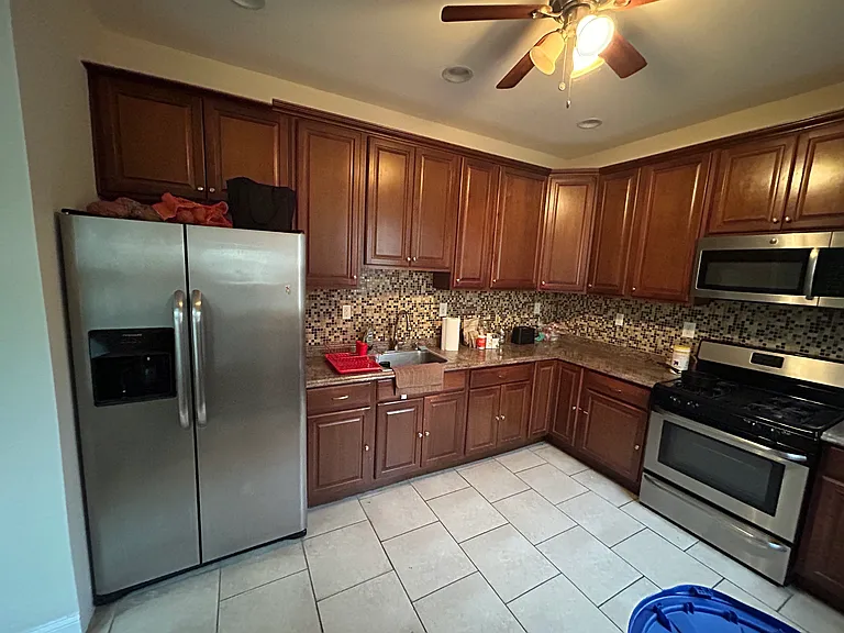 182 Littleton Ave — Photo 1