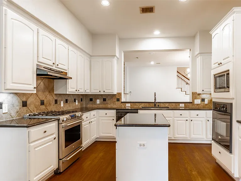 2923 Royal Oaks Crst — Photo 11