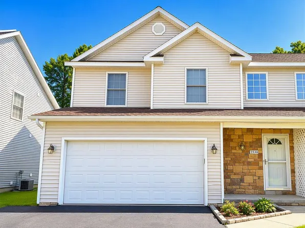2530 Holiday House Rd, Saint Joseph, MI 49085