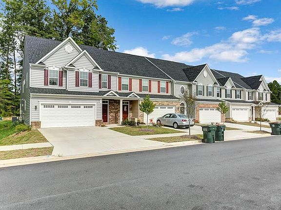 3rd image of 211 Fletchers Cres