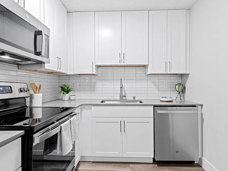 Modern Kitchen with Stainless Steel Appliances at Veranda La Mesa Apartments in La Mesa, CA 91942