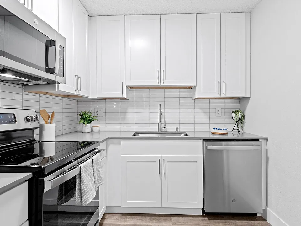 Modern Kitchen with Stainless Steel Appliances at Veranda La Mesa Apartments in La Mesa, CA 91942