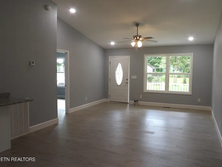 707 Oneida Ln — Photo 4