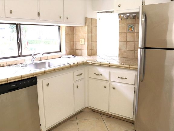 4th image of 16919 N Bay Rd APT 118