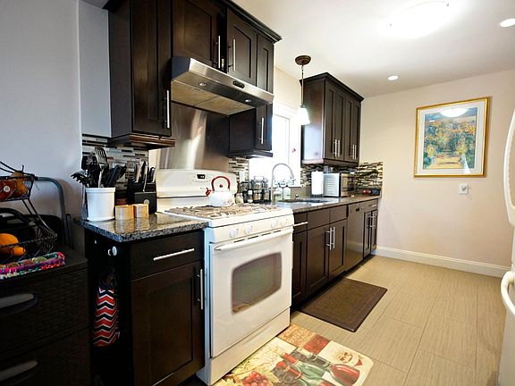 3rd image of 72 Washington Ave Floor 2