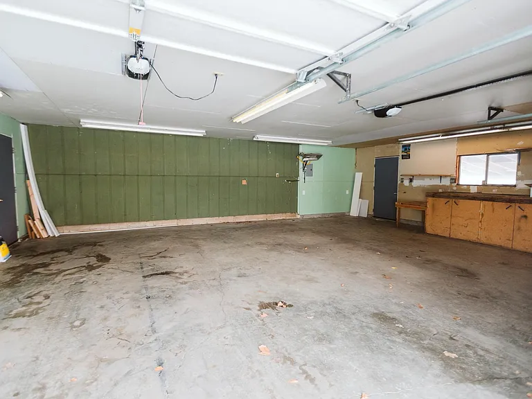 1233 Pineview St — Photo 14