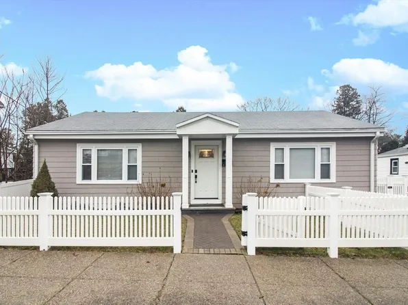 36 River Rd, Winthrop, MA 02152