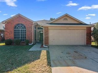 209 Weyland Dr, Grand Prairie, TX 75052