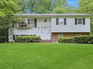 13 Old Brick Rd, New City, NY 10956