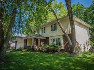 9759 Sunset Ter, Clive, IA 50325