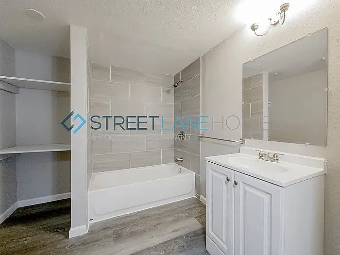 3 bed, 1.0 bath, 1036 sqft, $1,040 — Photo 3