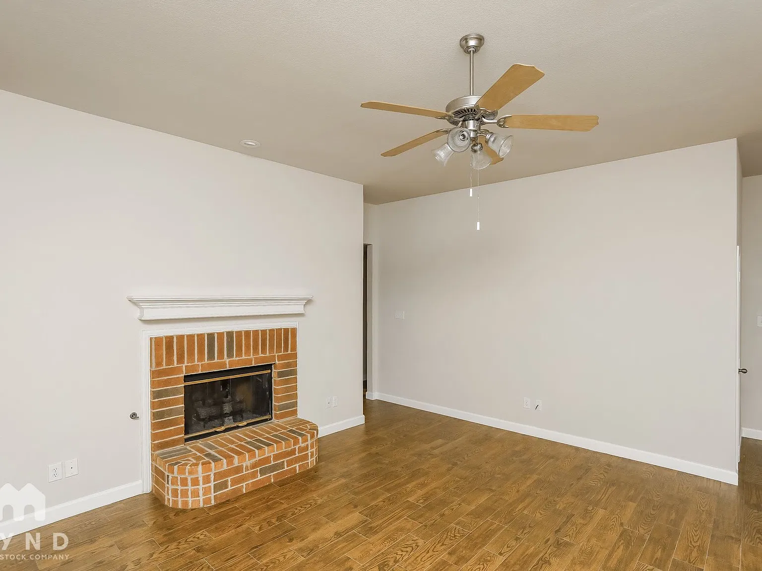 3 bed, 2.0 bath, 1860 sqft, $2,095 — Photo 2