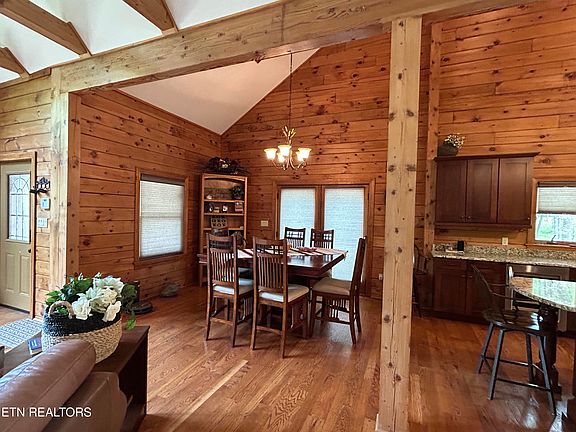 12th image of 150 Red Oak Dr