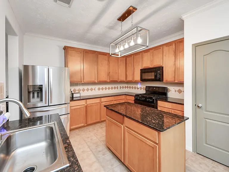 5922 Hollister Cole — Photo 11
