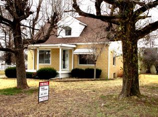 311 7th St, Carmi, IL 62821