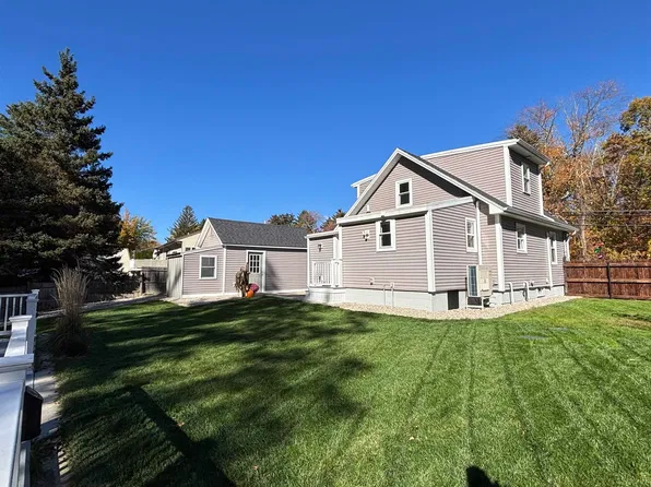 158 E Main Street, Hampstead, NH 03826-2431