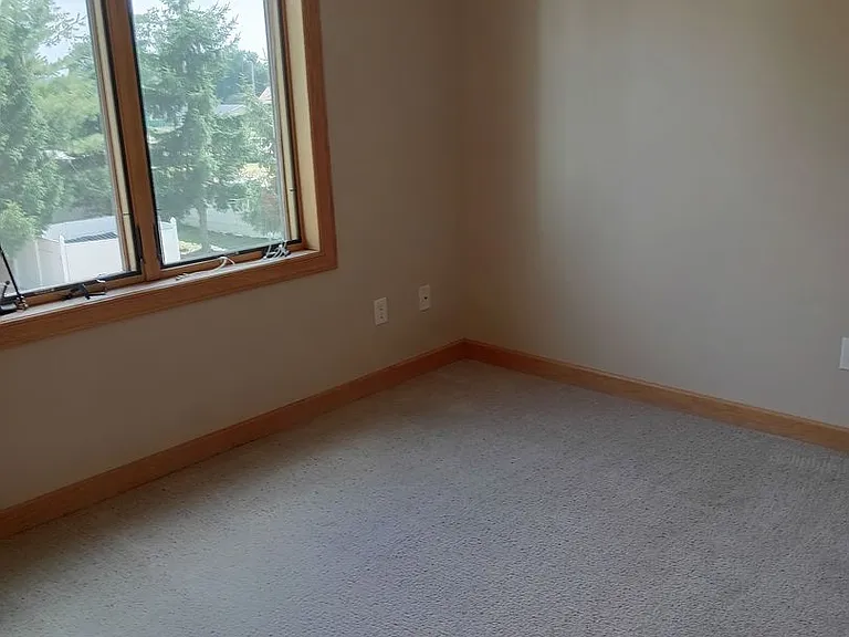 Shelly Rose Apartments — Photo 25