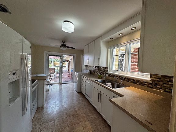 5th image of 4030 Cody St