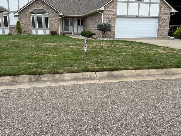 6115 Oak Creek Dr, Swartz Creek, MI 48473