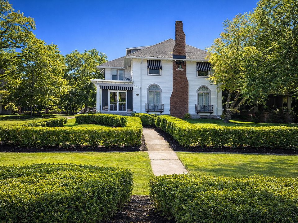 1st image of 2724 Collingwood Blvd