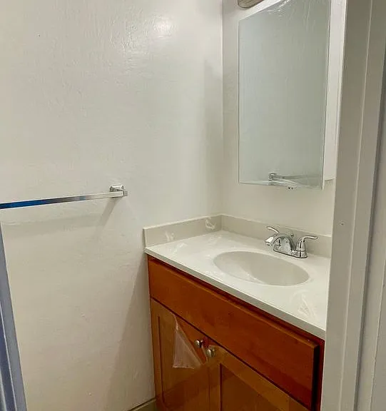 1105 Jennings Ave — Photo 10