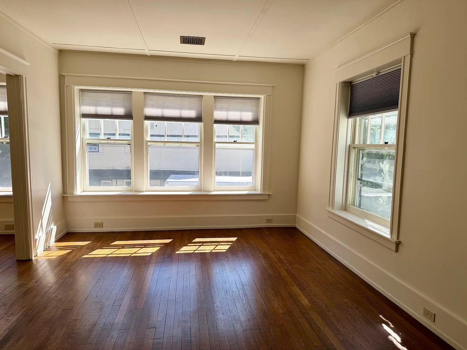 1 bed, 917 sqft, $2,700 — Photo 3