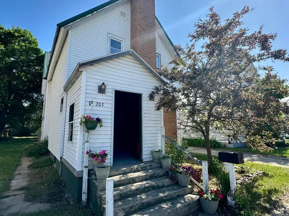 203 W Harrie St, Newberry, MI 49868