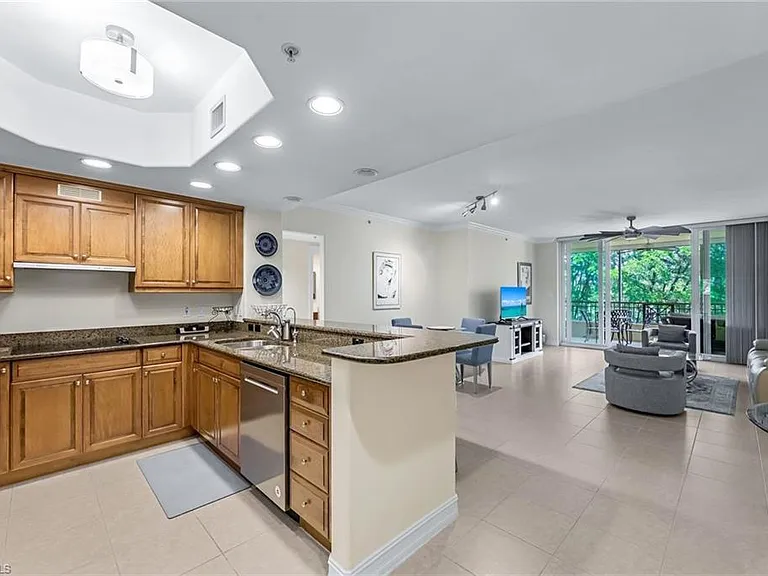 2728 Tiburon Blvd E #A-204 — Photo 6