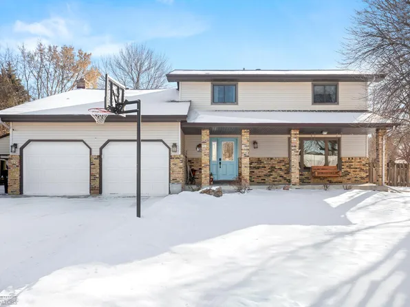 229 Prairiewood Dr S, Fargo, ND 58103