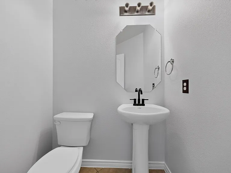 2123 Meadow View Dr — Photo 19