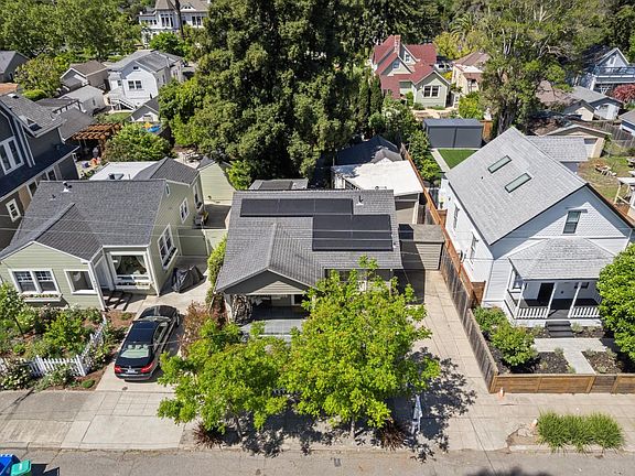 4th image of 445 Wilson Street