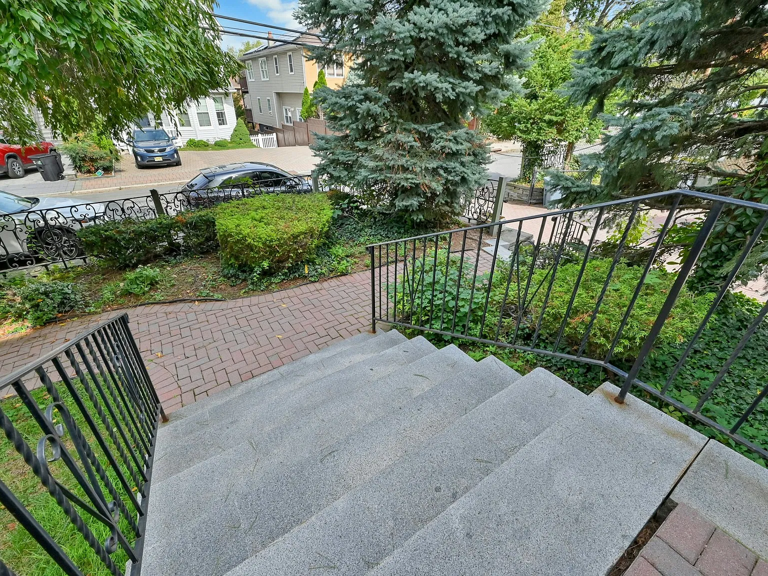 3 bed, 1600 sqft, $2,500 — Photo 2