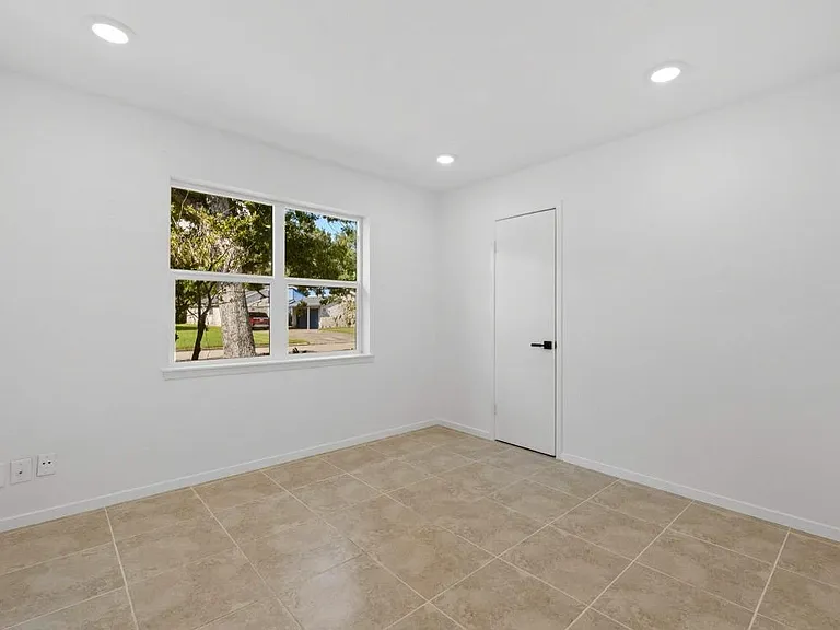 9930 Valley Lake Dr — Photo 9