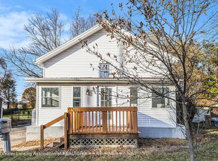 824 Pleasant St, Grand Ledge, MI 48837