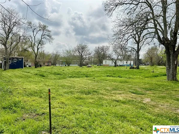509 Stafford St, Edna, TX 77957