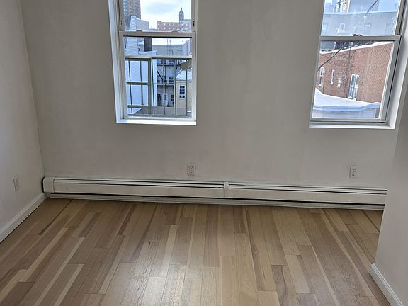 5th image of 538 27th St APT D1